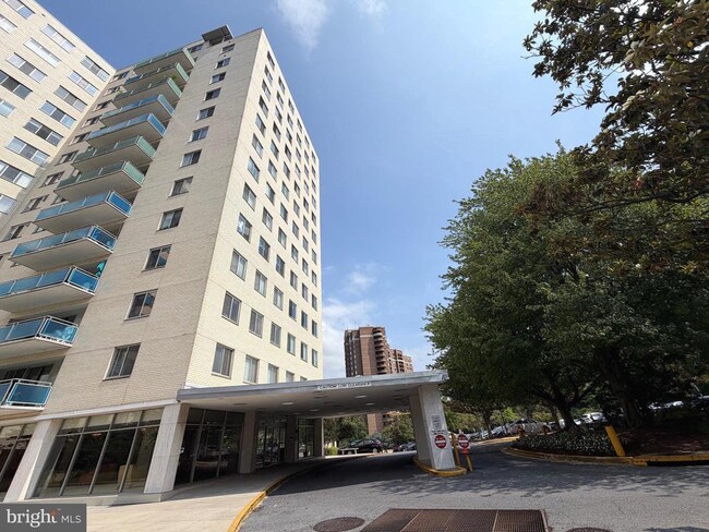 Building Photo - 10201 Grosvenor Pl