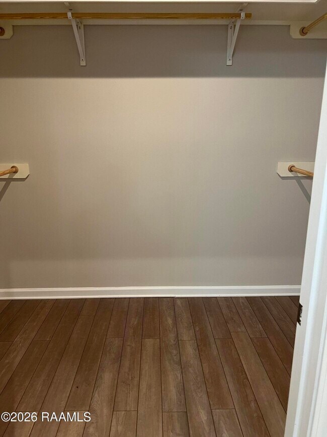 Building Photo - 1521 Camellia Blvd