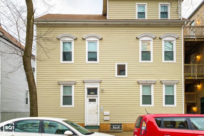 Primary Photo - 1357 W Barry Ave