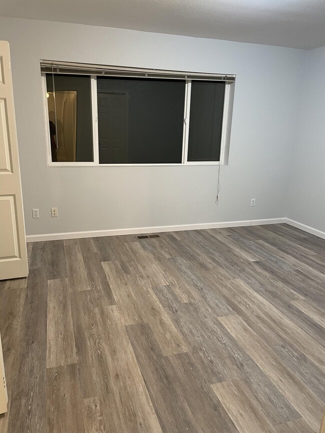 Building Photo - 473 NE Conifer Blvd