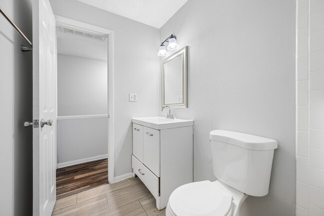 Building Photo - Renovated Seminole Heights Townhome with Laundry Included