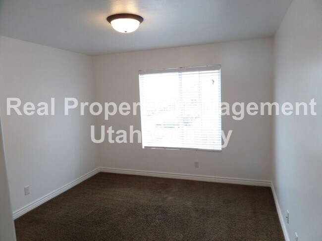 Building Photo - 343 S 1000 W