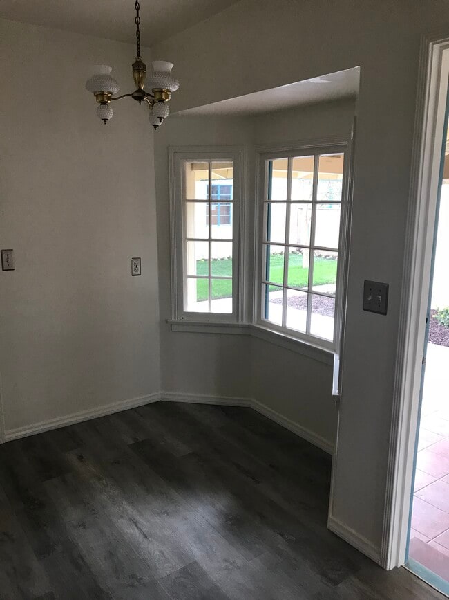 Building Photo - 554 S Indiana St