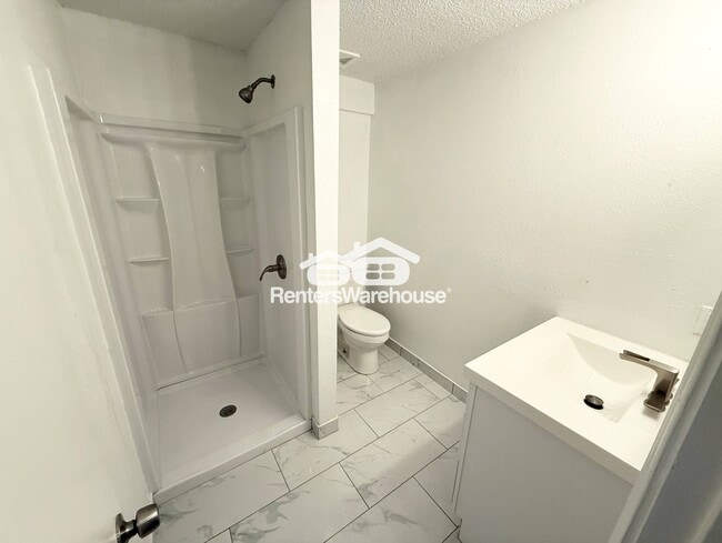 Building Photo - 6300 E 153 St
