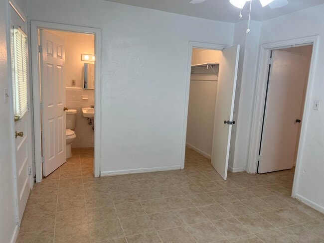 Building Photo - 873 Campus Cir