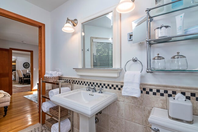 Building Photo - 548 San Ysidro Rd