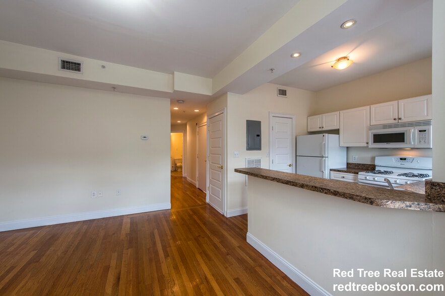 Building Photo - 55 Ashford St