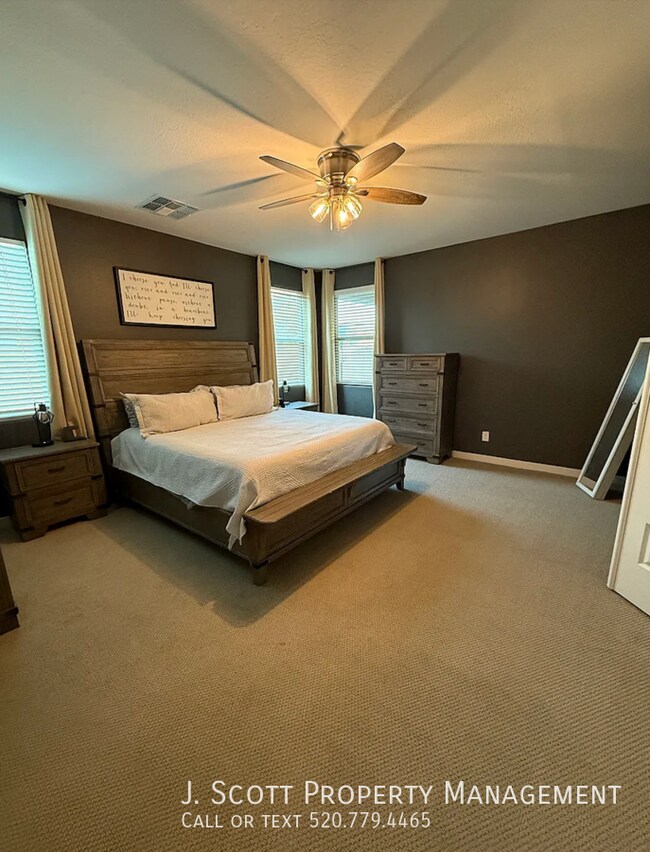 Building Photo - 449 Pinnacle Ridge Dr