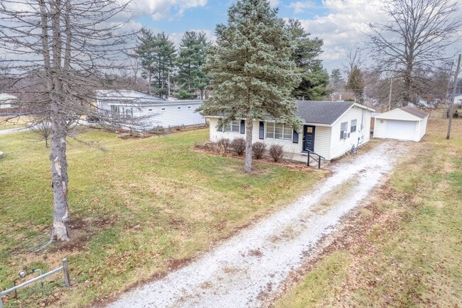 Building Photo - North Side Gem – 2-Bedroom with Garage & C...