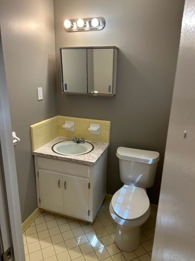 Building Photo - COMING SOON! MOVE IN SPECIAL- $0 SECURITY ...