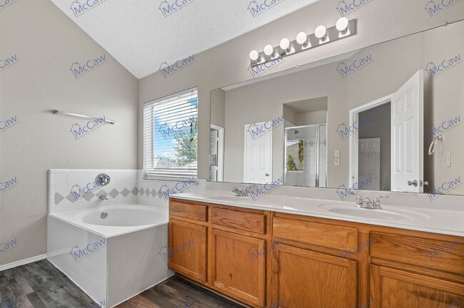 Building Photo - Spacious 4/2.5 Home in Fort Worth!