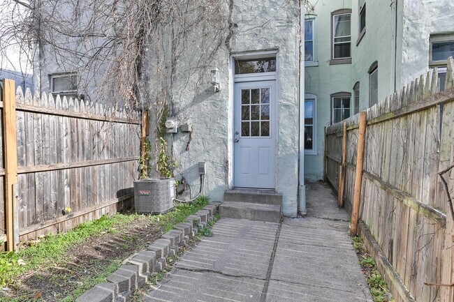 Building Photo - 2 Bedroom Single Family on N 4th St