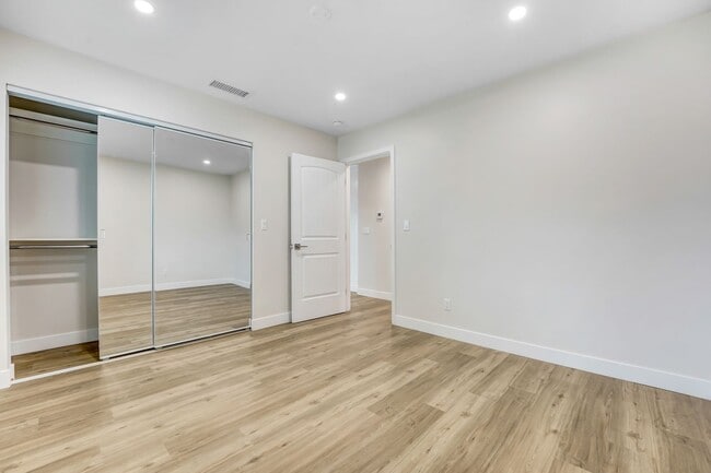 Building Photo - Stunning 3-Bedroom + Den Lease | Brand New...