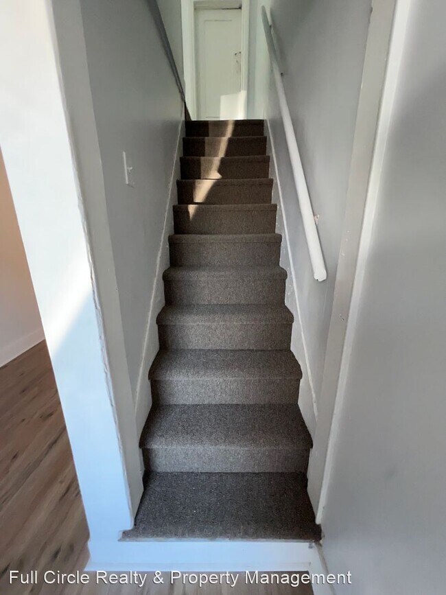 Building Photo - 2 br, 1 bath House - 152 Chestnut Street E...
