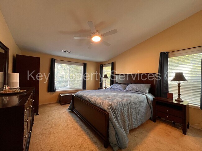 Building Photo - MOVE IN SPECIAL! HALF OFF! Spacious Felida...