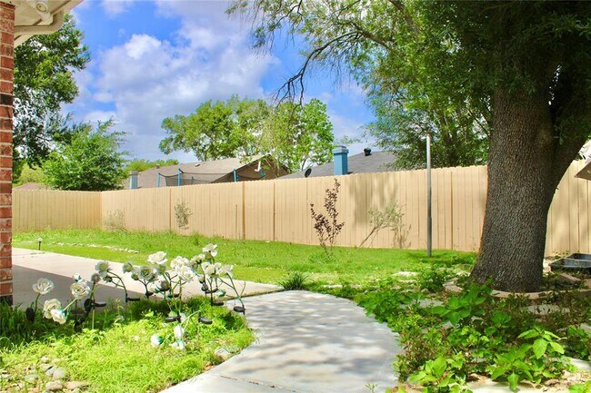 Building Photo - 22538 Market Square Ln