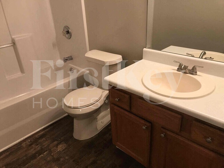 Building Photo - 4020 Brookfield Way