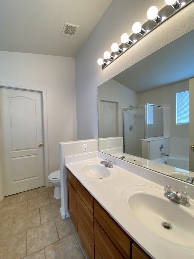 Building Photo - Northern Meadows - 3BR 2 Story - LOFT