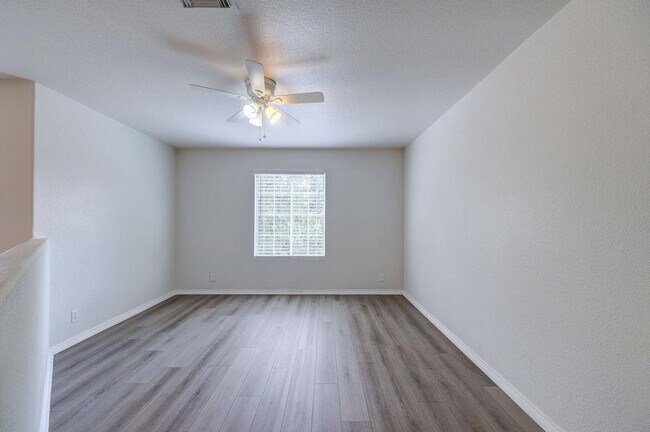 Building Photo - 16608 Shipshaw River Dr