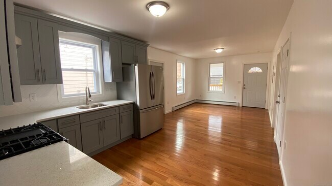 Building Photo - 48 Britton Ave