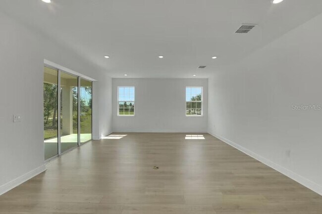 Building Photo - 15075 Tea Tree Dr