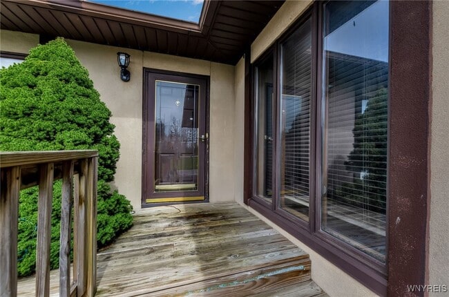 Building Photo - 9400 Wehrle Dr