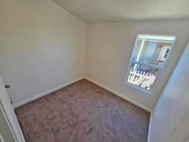 Building Photo - 1342 Hannah Ave