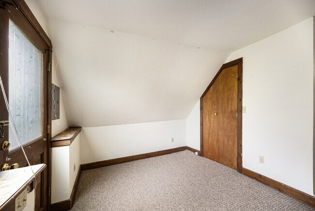 Building Photo - 528 S. Fifth -2
