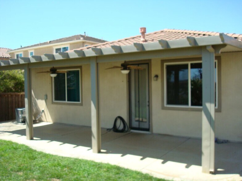 Building Photo - 38539 Divot Dr