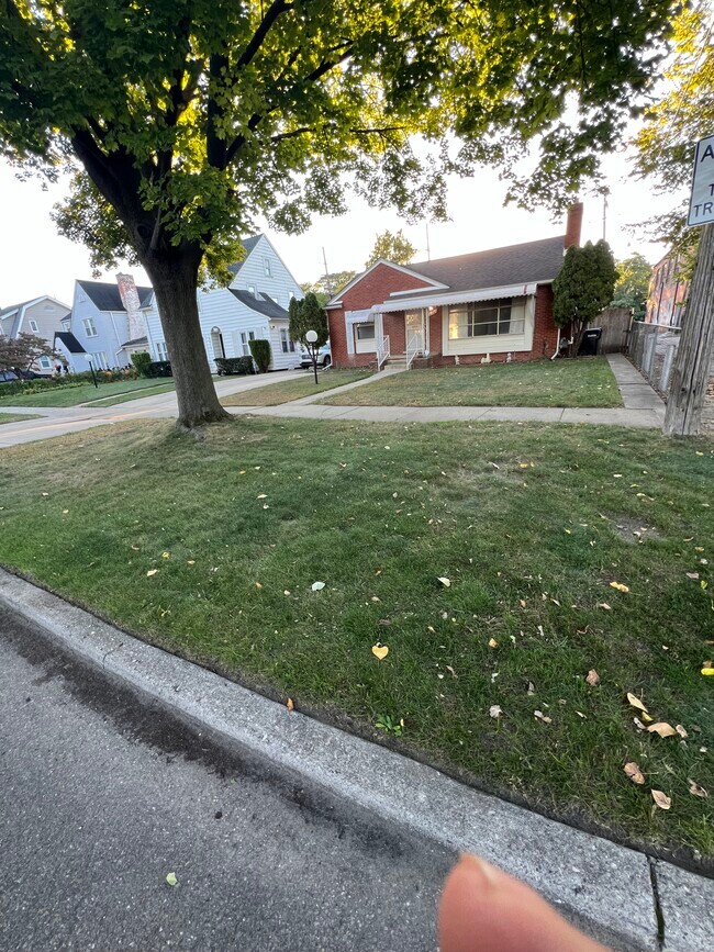 Building Photo - 16927 Inverness St