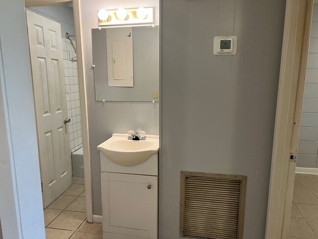Building Photo - One bed one bath apartment in Ringgold