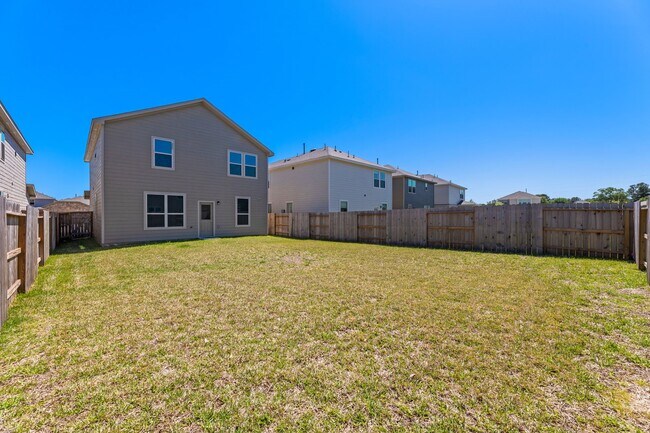 Building Photo - 16424 Big Hickory Dr