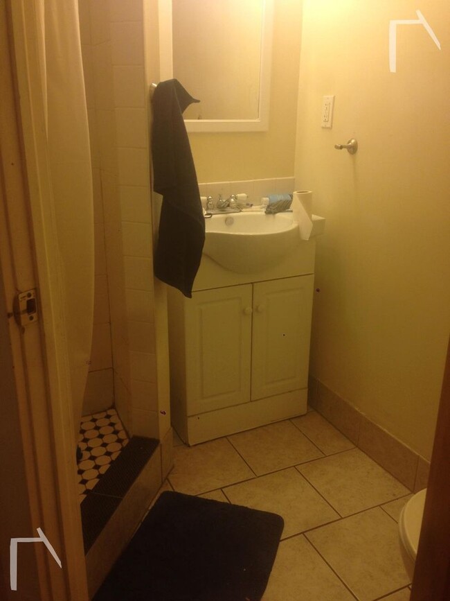 Building Photo - Brighton/Cleveland Circle 4 Bed Available ...