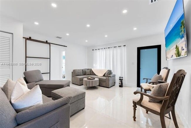 Building Photo - 231 NE 45th St