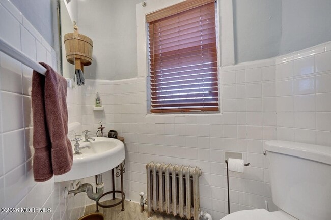 Building Photo - 304 7th Ave