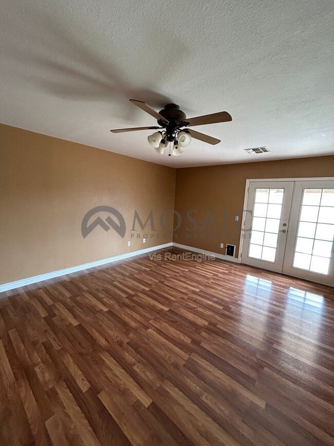 Building Photo - 10348 E Crescent Ave