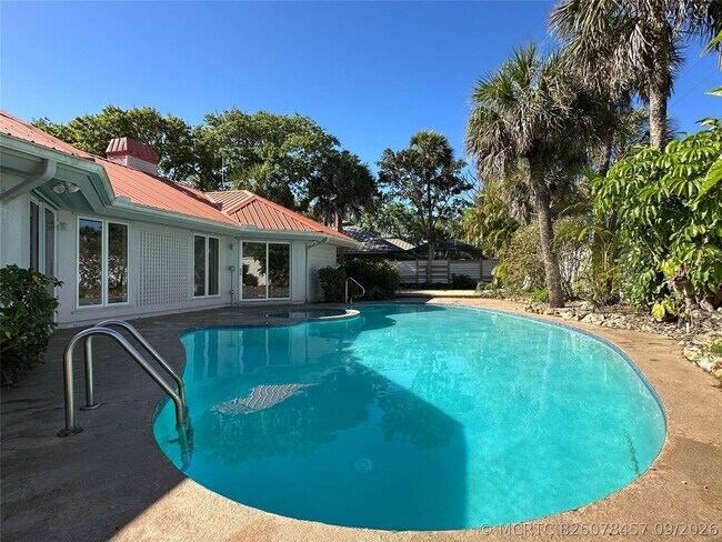 Building Photo - 1200 Poitras Dr