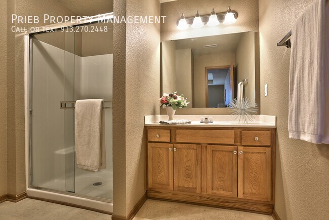 Building Photo - 856 S Woodson Ct