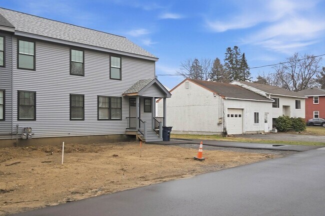 Building Photo - 24 Daytona St