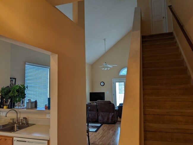 Building Photo - 960 Cinnamon Dr