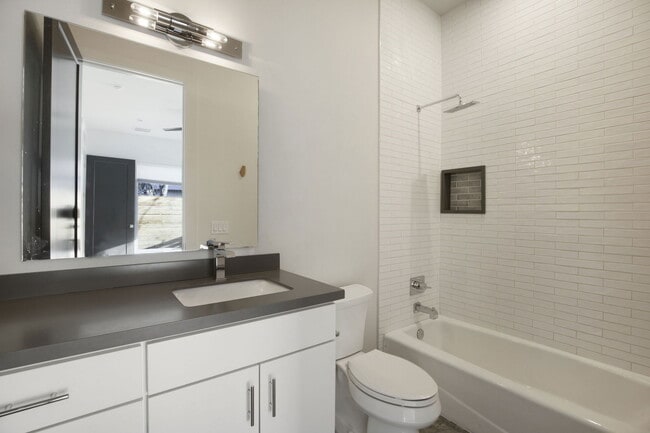 Building Photo - 1708 Perez St