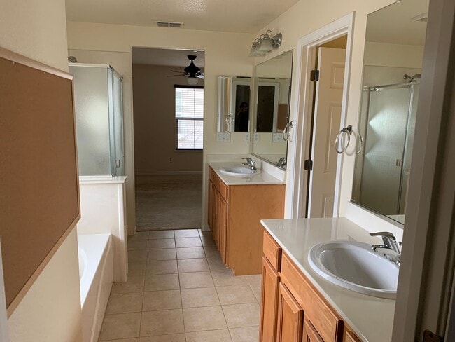 Building Photo - Beautiful home in a gated neighborhood!