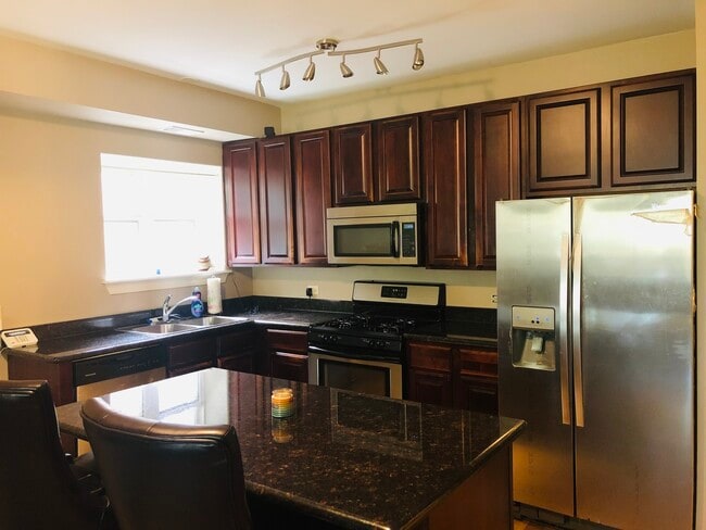 Building Photo - 1468 E 69th St