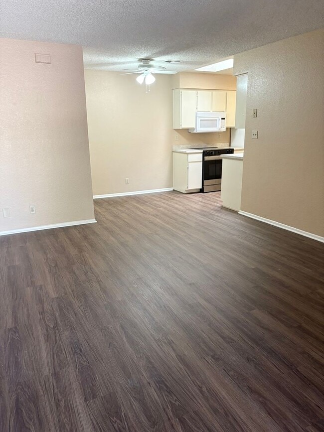 Building Photo - **CHARMING 2 BEDROOM/2 BATHROOM PATIO HOME...