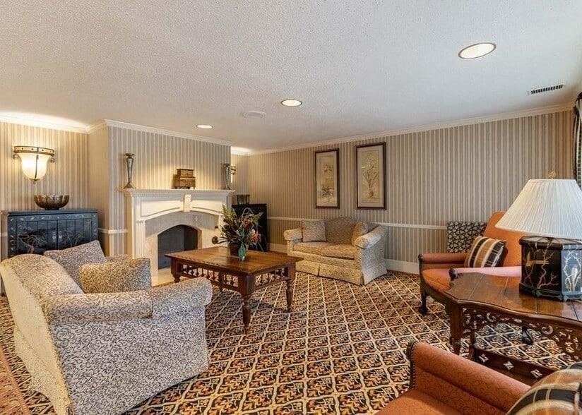 Building Photo - 1004 Paradise Rd