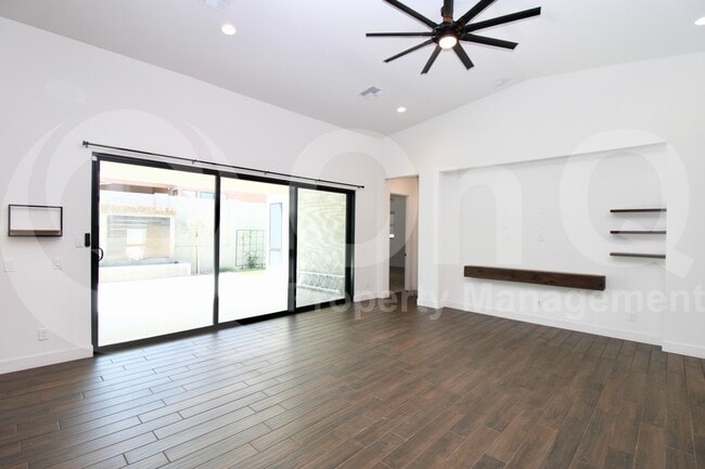 Building Photo - 813 E Corral Rd