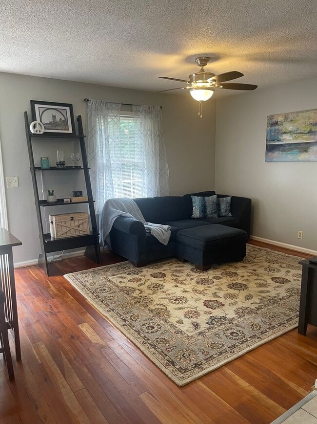 Building Photo - Fabulous 1BR Furnished Duplex
