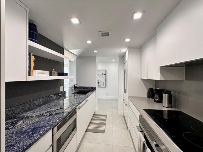 Building Photo - 209 N Fort Lauderdale Beach Blvd