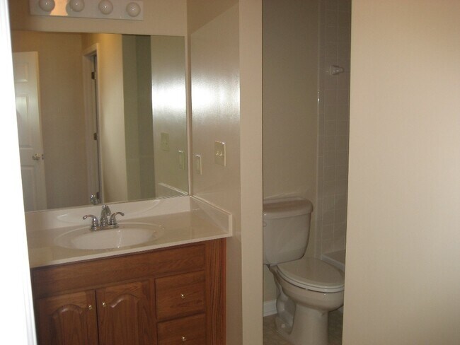 Building Photo - Great Townhome In Oak Grove - Easy Access to Emory & CDC