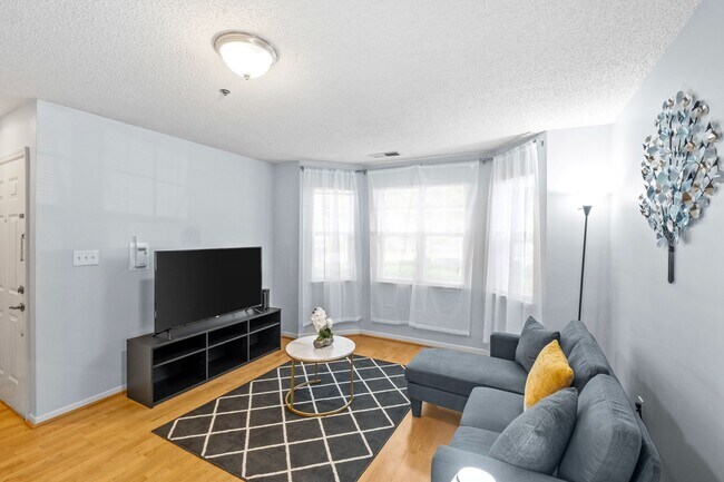 Building Photo - 525 Olmsted Park Pl